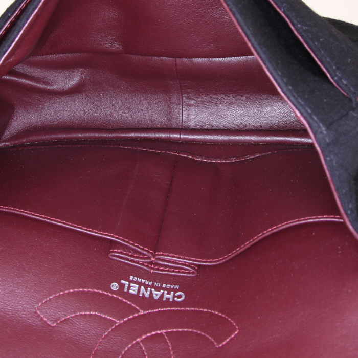 Sac à main Chanel 2.55 en jersey matelassé noir - Detail D3