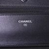 Borsa a tracolla Chanel Wallet on Chain in pelle verniciata e foderata nera e blu marino - Detail D3 thumbnail
