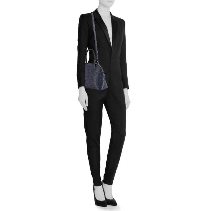 Hermes Bolide 25 cm handbag in blue ostrich leather - Detail D2