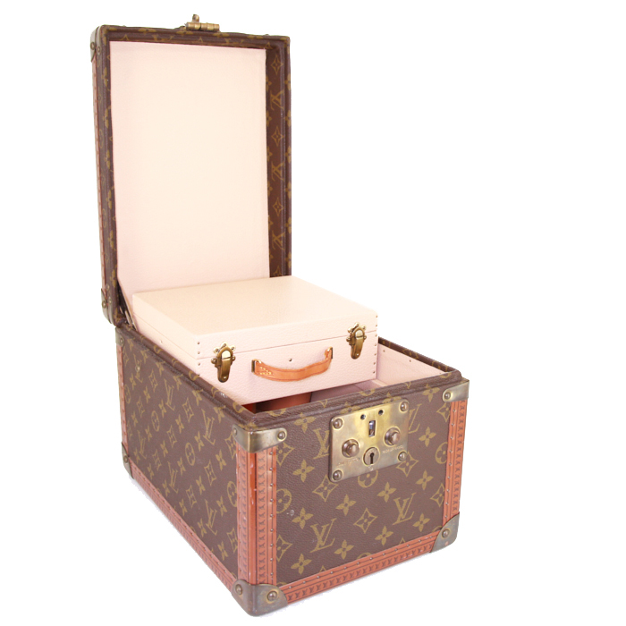 Louis Vuitton Boîte à Pharmacie vanity case in brown monogram canvas and lozine (vulcanised fibre) - Detail D2