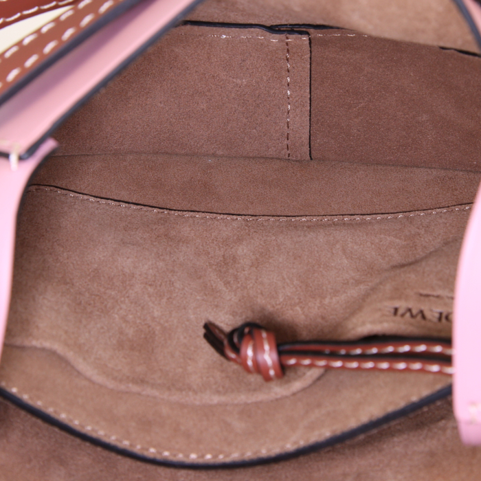 Sac bandoulière Loewe Gate en cuir tricolore rose bordeaux et marron - Detail D3