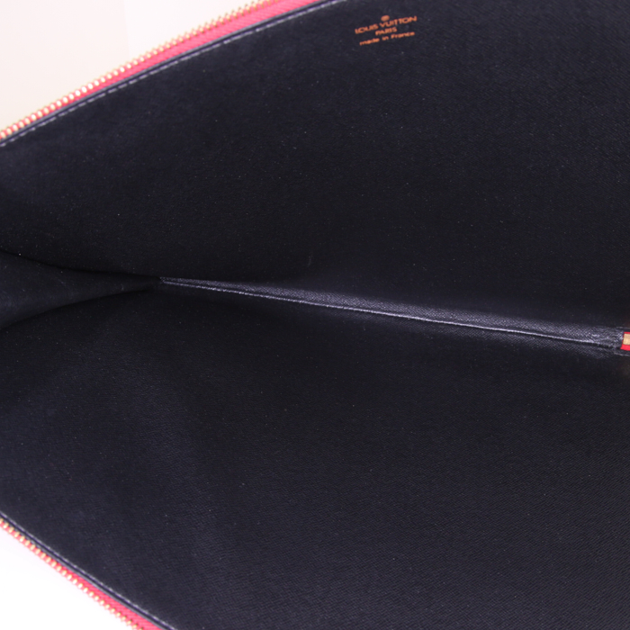 Louis Vuitton pouch in red epi leather - Detail D2