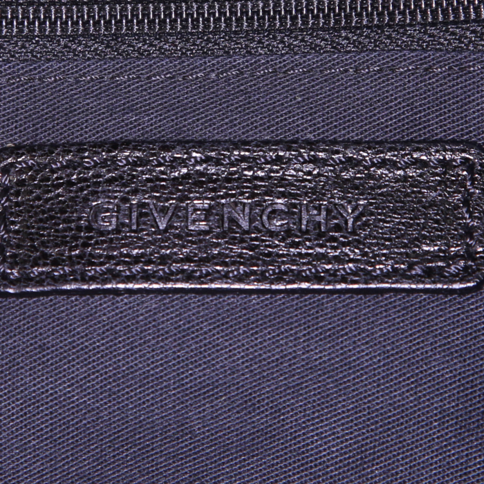 Bolso 24 horas Givenchy Nightingale en cuero granulado negro - Detail D4