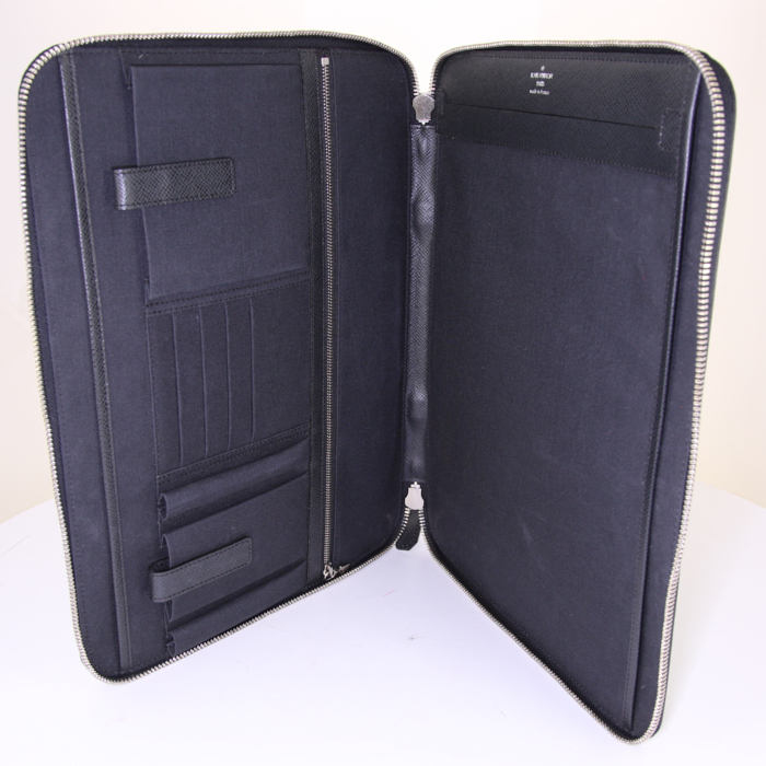 Louis Vuitton briefcase in black grained leather - Detail D2