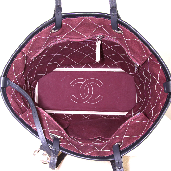 Shopping bag Chanel in pelle trapuntata beige e pelle nera - Detail D2