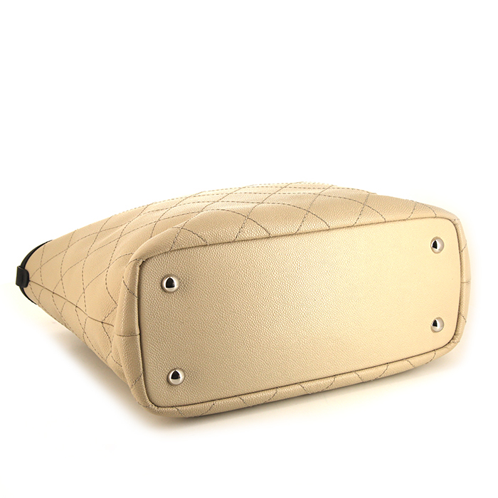 Chanel shopping bag in beige quilted leather and black leather - Detail D4