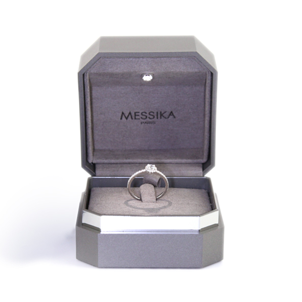 Messika Joy solitaire ring in white gold and diamonds - Detail D2