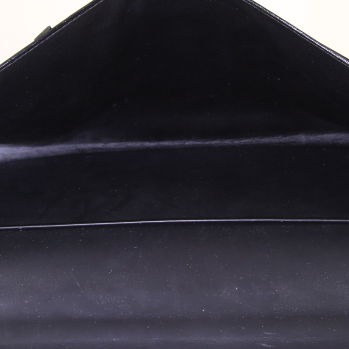 Bolsito de mano Louis Vuitton en charol Monogram negro - Detail D2