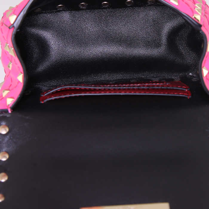 Sac à main Valentino Rockstud mini en cuir matelassé rose - Detail D3