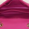 Bolso bandolera Chanel Mini Timeless en cuero acolchado con motivos de espigas rosa - Detail D2 thumbnail
