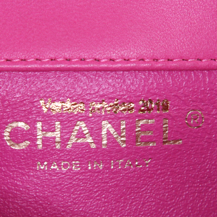 Chanel Mini Timeless shoulder bag in pink chevron quilted leather - Detail D3