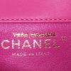 Bolso bandolera Chanel Mini Timeless en cuero acolchado con motivos de espigas rosa - Detail D3 thumbnail