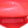 Chanel Timeless Maxi Jumbo shoulder bag in red quilted leather - Detail D3 thumbnail
