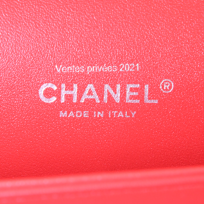 Bolso bandolera Chanel Timeless Maxi Jumbo en cuero acolchado rojo - Detail D4