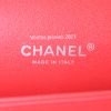Chanel Timeless Maxi Jumbo shoulder bag in red quilted leather - Detail D4 thumbnail