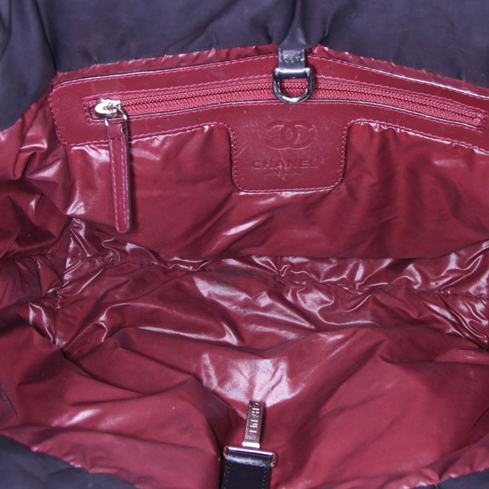 Bolso de mano Chanel Coco Cocoon en lona acolchada negra - Detail D2