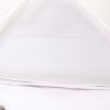 Bolso bandolera Chanel Timeless jumbo en cuero granulado acolchado blanco - Detail D3 thumbnail