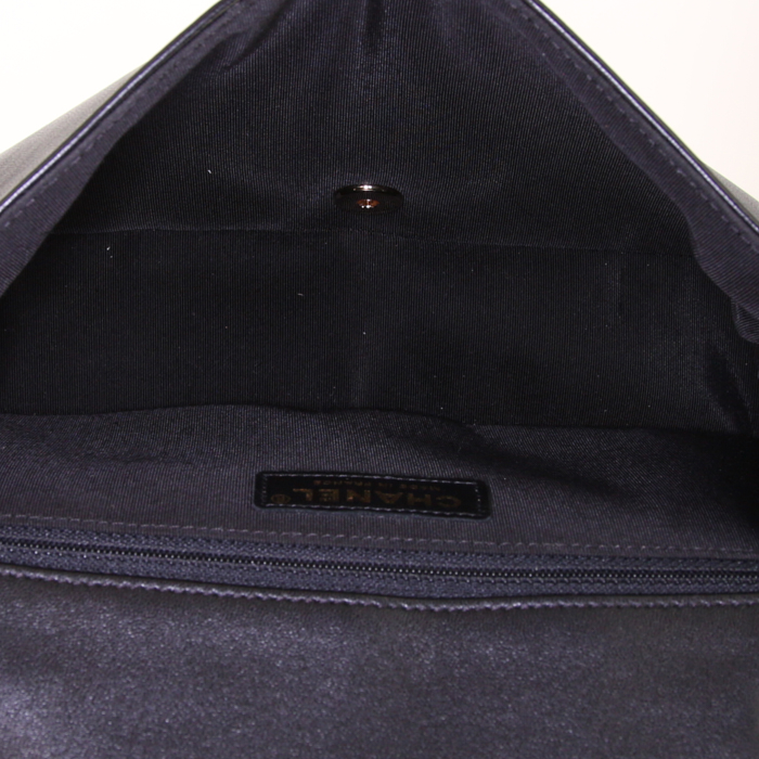 Chanel Editions Limitées shoulder bag in black quilted leather - Detail D3