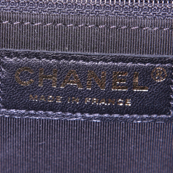 Borsa a tracolla Chanel Editions Limitées in pelle trapuntata nera con motivo a spina di pesce - Detail D4