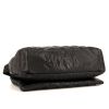 Bolso bandolera Chanel Coco Cocoon en lona acolchada negra y cuero negro - Detail D4 thumbnail