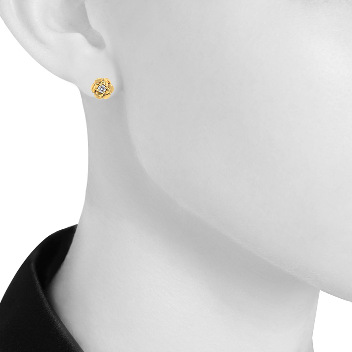 Paire de puces d'oreilles Chanel Camelia petit modèle en or jaune et diamants - Detail D1