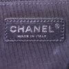 Chanel Boy large model shoulder bag in black patent quilted leather - Detail D4 thumbnail