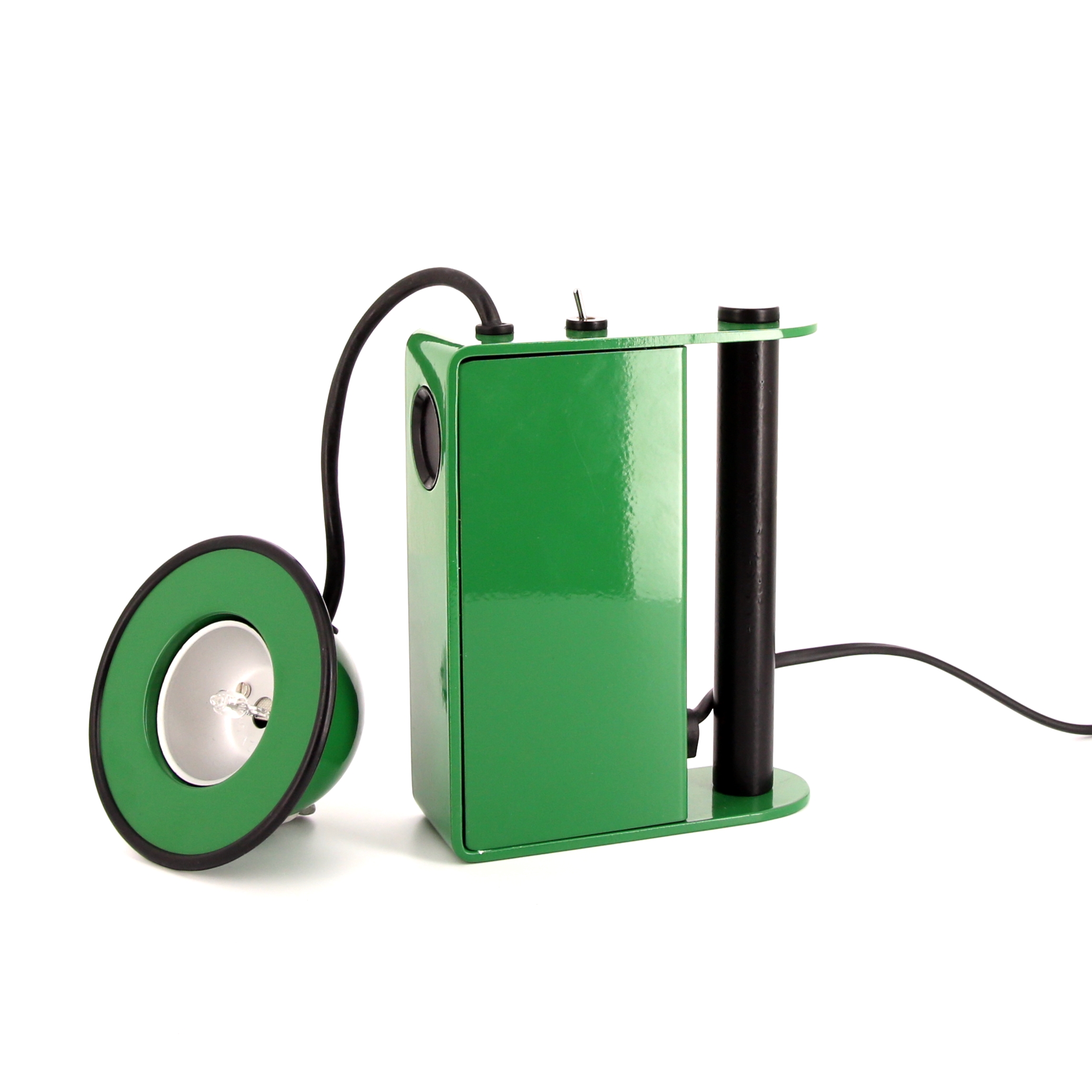 Gae Aulenti
Piero Castiglioni, "Minibox" bedside lamp, in green lacquered metal, Stilnovo edition, stamped, designed in1979, edition of the 1980's - Detail D1