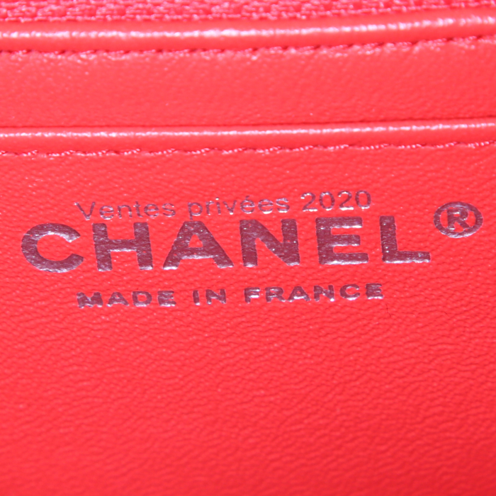 Chanel Mini Timeless shoulder bag in red quilted leather - Detail D3