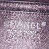 Sac à main Chanel Timeless Maxi Jumbo en cuir matelassé gris métallisé - Detail D4 thumbnail