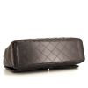 Bolso de mano Chanel Timeless Maxi Jumbo en cuero acolchado gris metalizado - Detail D5 thumbnail