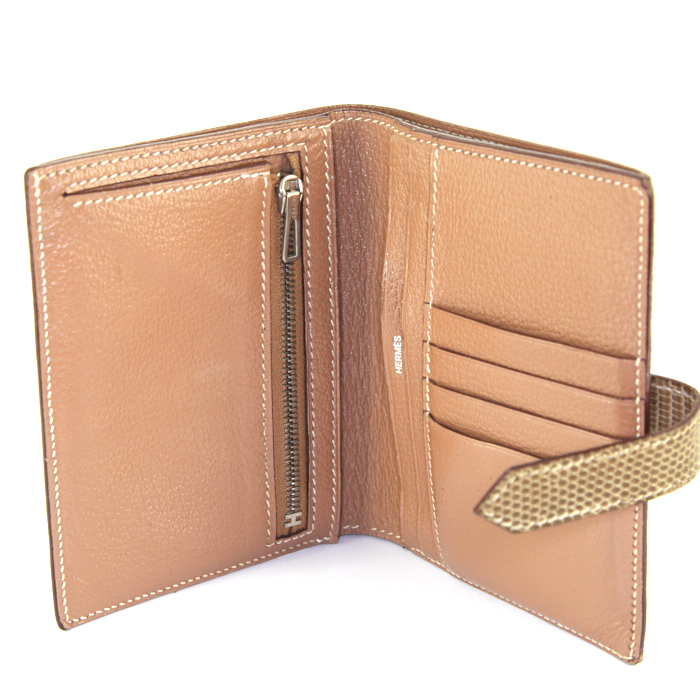 Billetera Hermès  Bearn en piel de lagarto verde Chartreuse - Detail D1