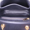 Bolso para llevar al hombro o en la mano Celine C bag modelo pequeño en cuero negro - Detail D3 thumbnail