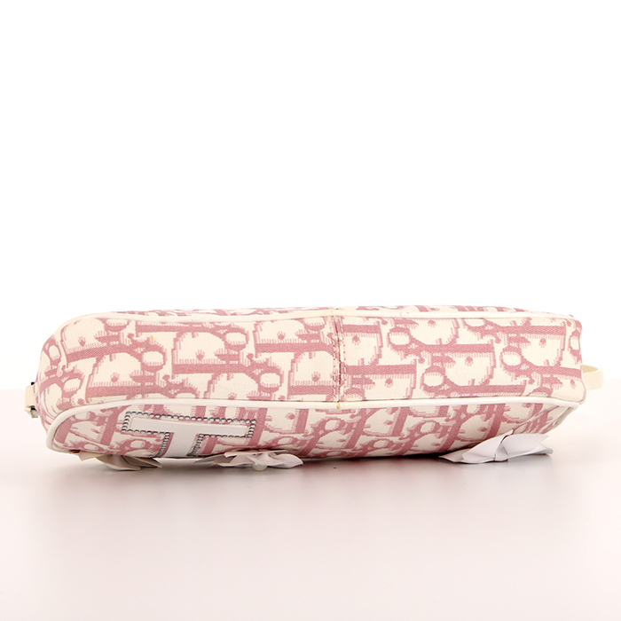 Sac à main Dior en toile monogram rose et cuir blanc - Detail D4