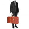 Porta abiti Louis Vuitton America's Cup in tela cerata rossa e pelle naturale - Detail D2 thumbnail