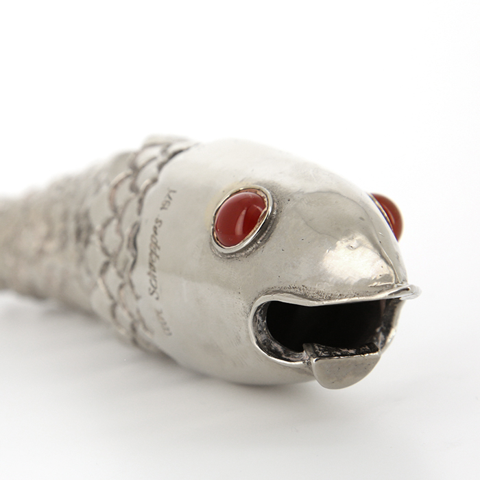 Christian Dior, décapsuleur "Coupe Schweppes" en métal argenté et perles, signé et daté, 1971 - Detail D1