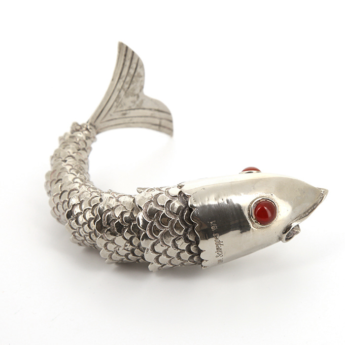 Christian Dior, "Schweppes cup" bottle opener in silver plated metal and pearls, signed and dated, 1971 - Detail D2