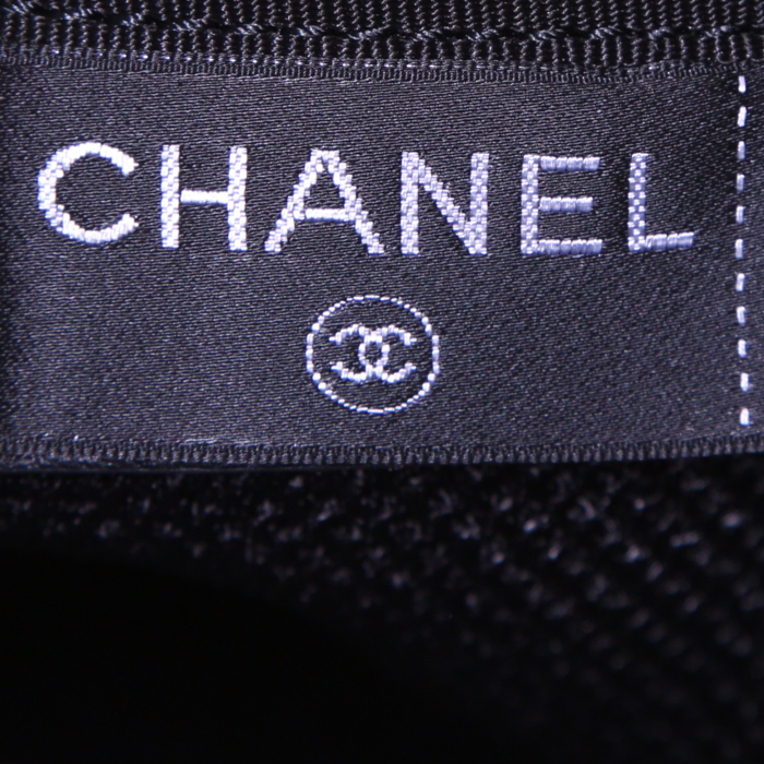 Chanel, deux raquettes de plage version noir avec leurs balles, leur housse et leur boîte d'origine, provenant de l'édition limitée "Jeux de plage" de 2018 - Detail D3