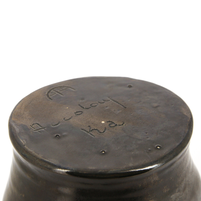 Accolay, vase en céramique émaillée noir, signé, des années 1970 - Detail D3