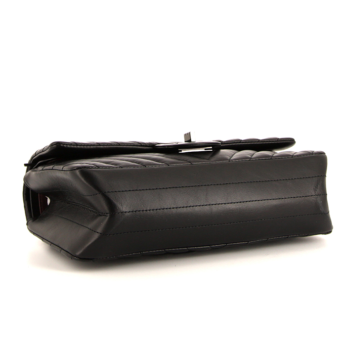 Bolso bandolera Chanel 2.55 en cuero acolchado negro - Detail D5