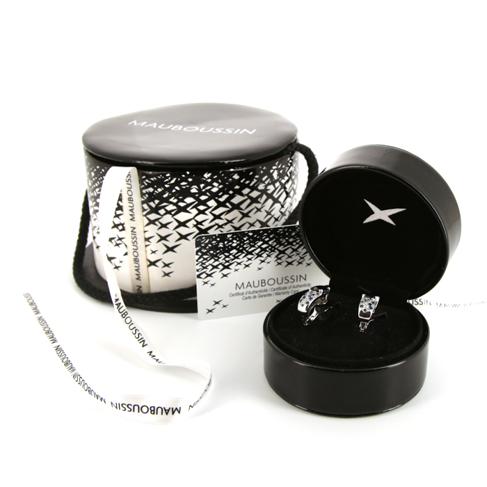 Paire de boucles d'oreilles Mauboussin Nuit D'Amour en or blanc,  diamants et saphirs - Detail D2