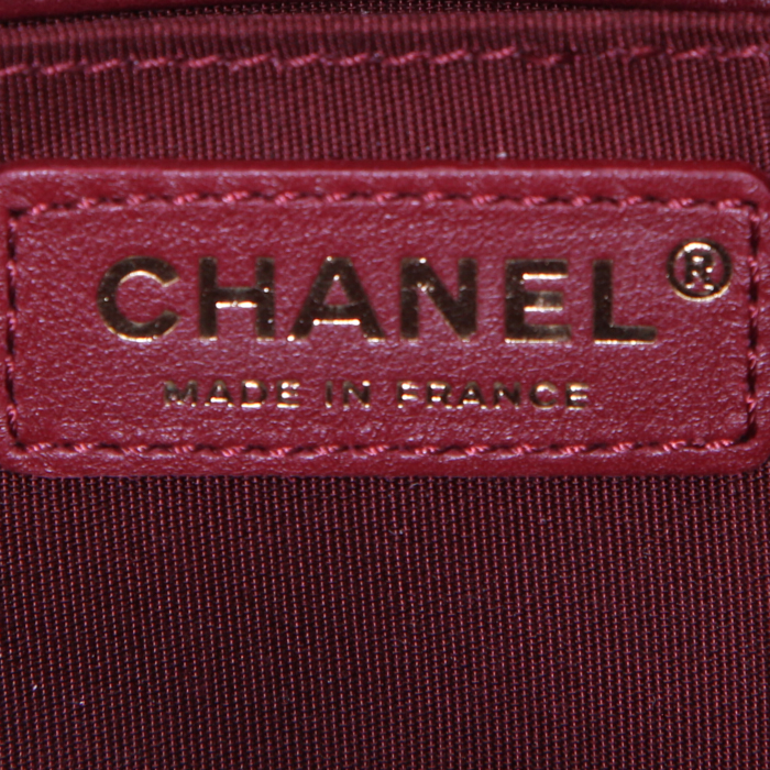 Chanel Boy small model handbag in burgundy quilted leather - Detail D4