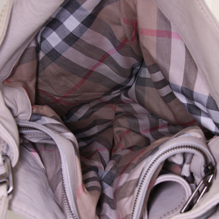 Sac à main Burberry en cuir beige - Detail D2