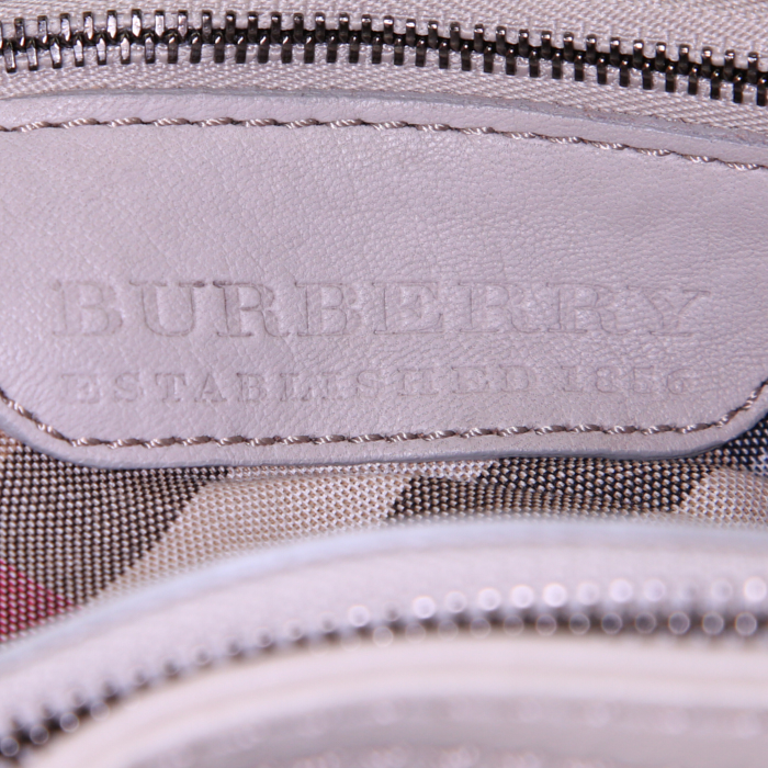 Burberry handbag in beige leather - Detail D3