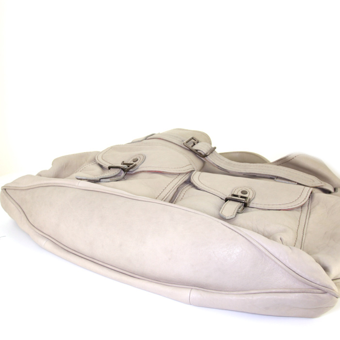 Bolso de mano Burberry en cuero beige - Detail D4