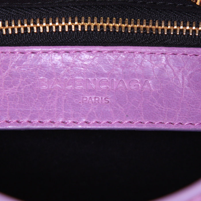 Sac bandoulière Balenciaga First en cuir violet - Detail D4
