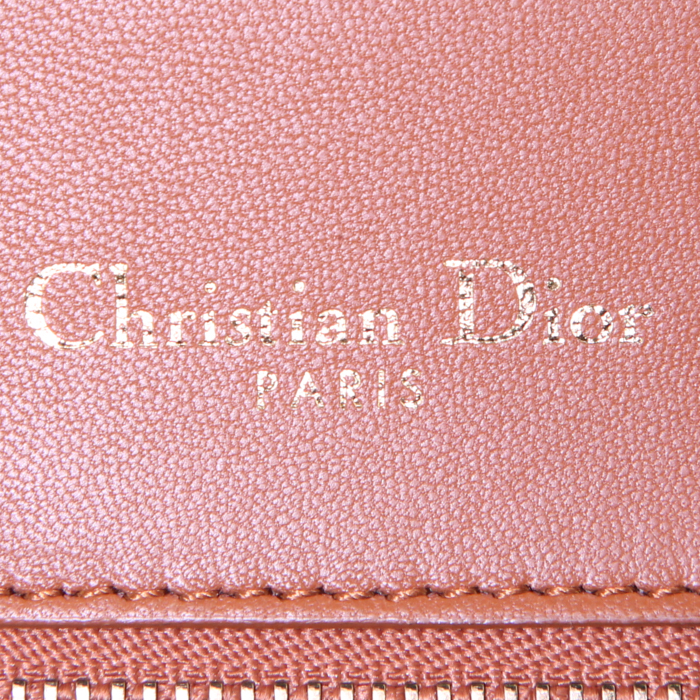 Sac bandoulière Dior Diorama en cuir marron - Detail D4