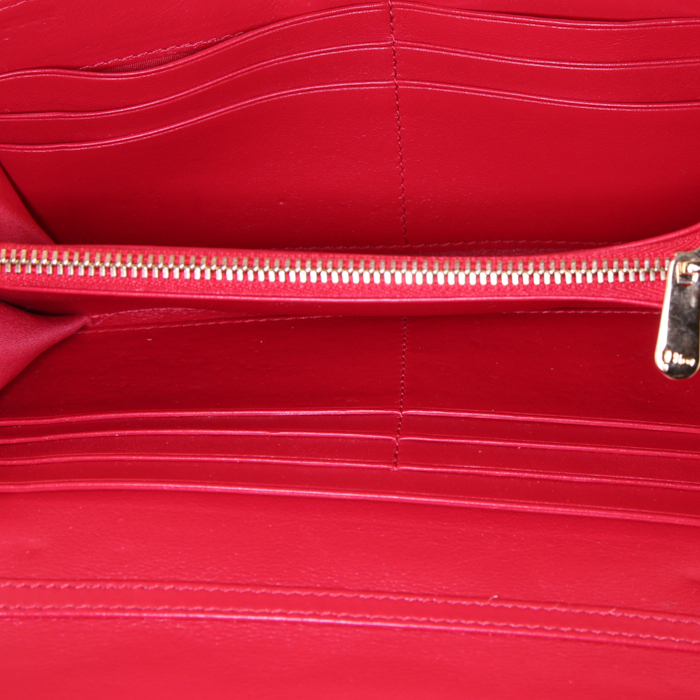 Sac/pochette Dior Lady Dior Wallet on Chain en cuir verni rouge - Detail D3