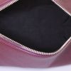 Bolso bandolera Dior polochon en cuero granulado color burdeos - Detail D2 thumbnail