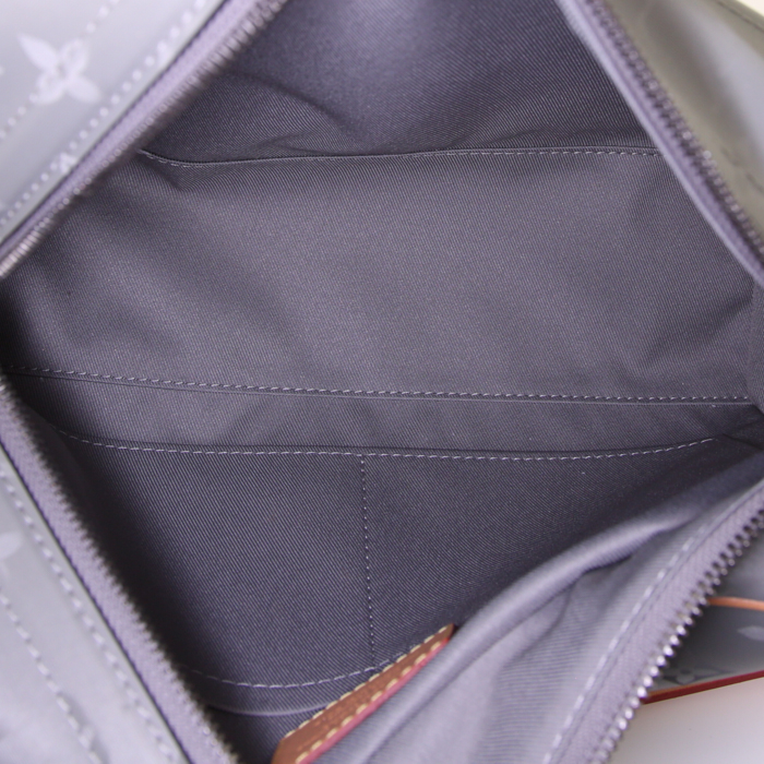 Sac bandoulière Louis Vuitton Camera en toile monogram Titanium grise et cuir naturel - Detail D2