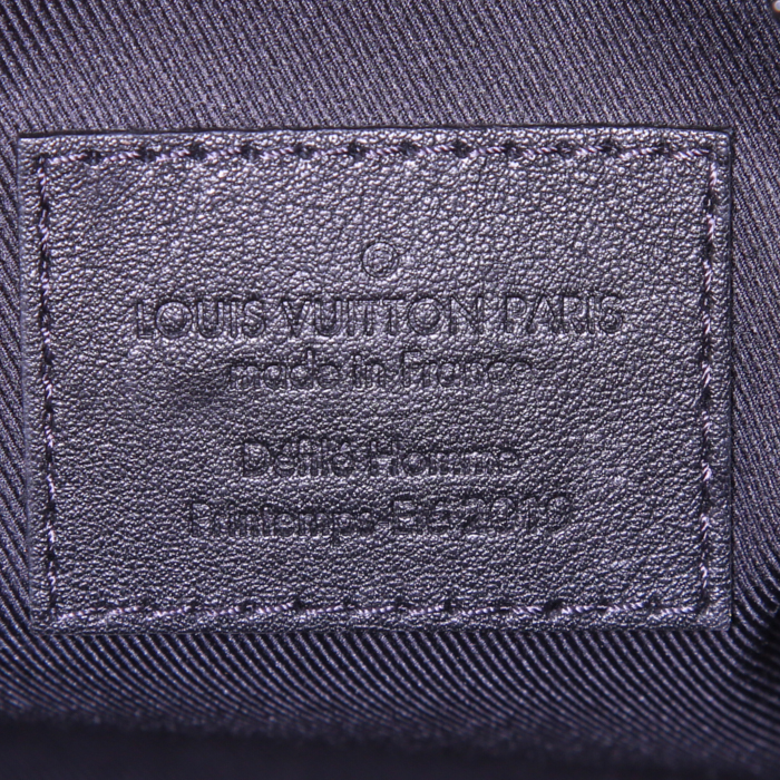 Sac bandoulière Louis Vuitton Soft Trunk en toile monogram marron et cuir noir - Detail D3